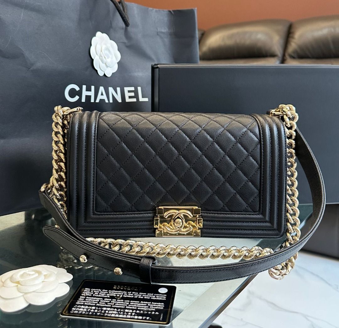 Chanel boy on sale holo 23