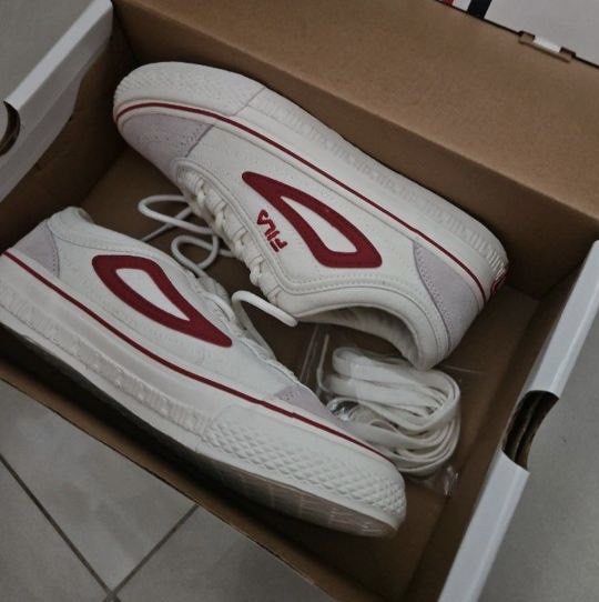 Fila White and Red Shoes EU 35