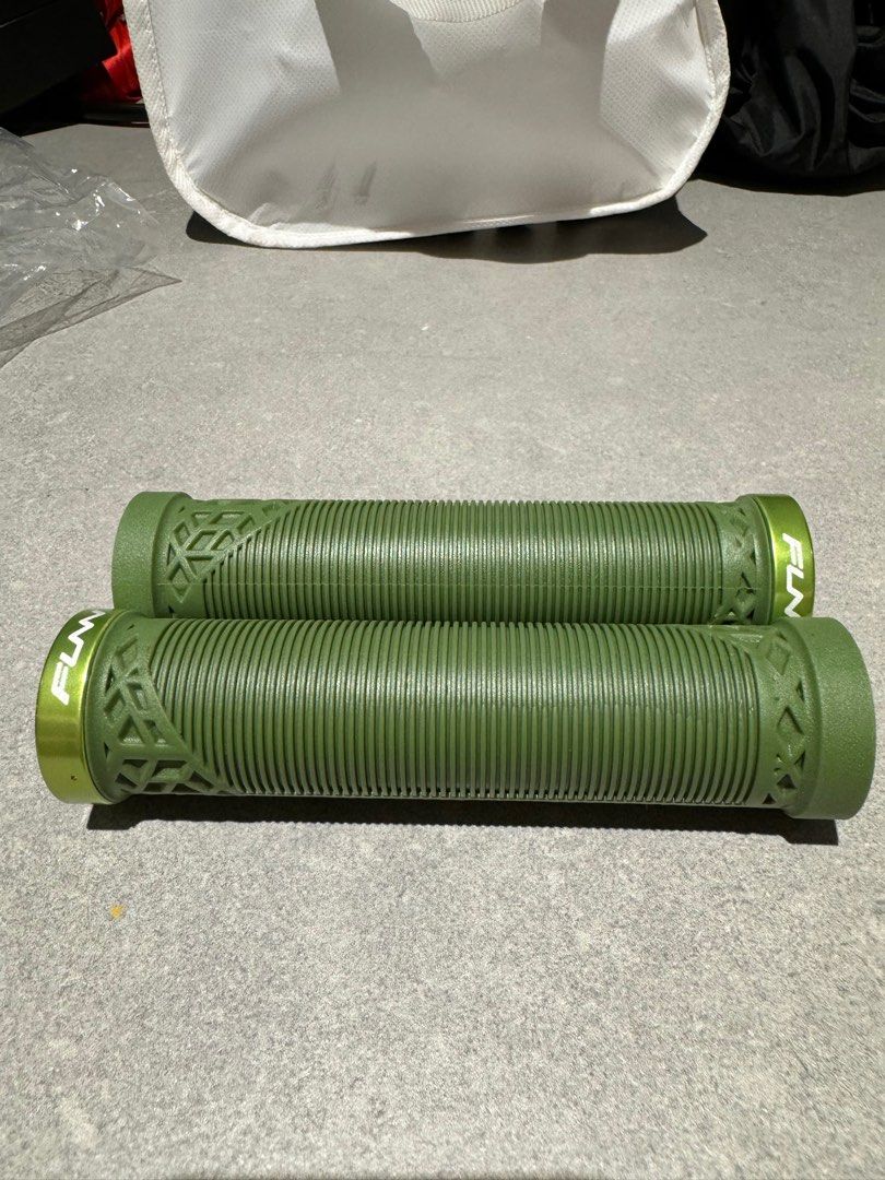 Olive green hotsell mtb grips