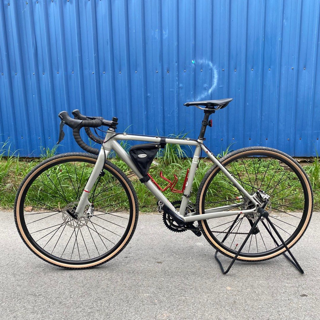 Gravel Fuji Tread 2.0 Disc Size 52 Sports Equipment Bicycles