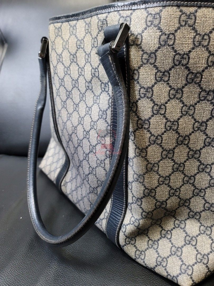 Gucci GG Supreme Joy on black (Category: Luxury Bags & Wallets) located in Manila. Submitted by dhandiolanto (Listing ID 1267336214, Image 3). Description: For sale only ♥️ Gucci GG Supreme Joy on black Condition: 8/10 Surplus condition 100% Original Money back Guarantee Used but not abused Inclusions: Unit ❌️ Box ❌️ Dust bag As is. 16k only See last picture for current value..