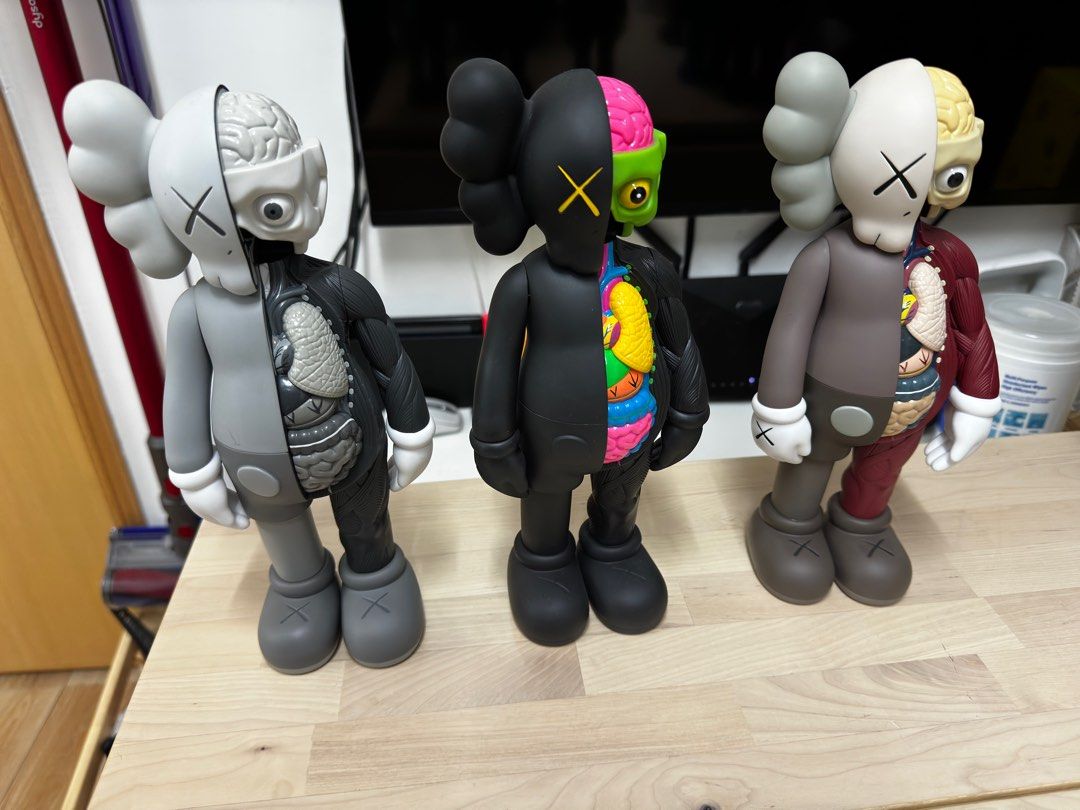 Kaws, 興趣及遊戲, 玩具& 遊戲類- Carousell