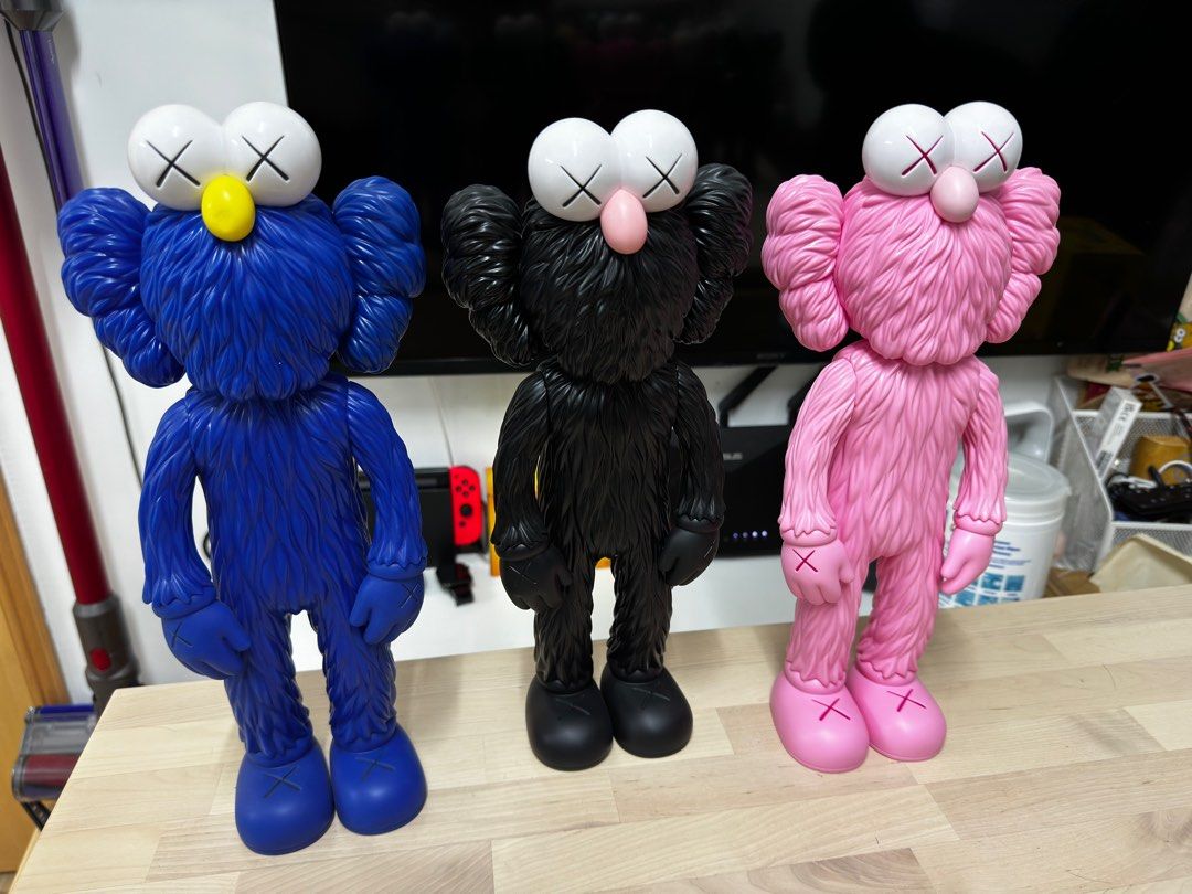 Kaws, 興趣及遊戲, 玩具& 遊戲類- Carousell