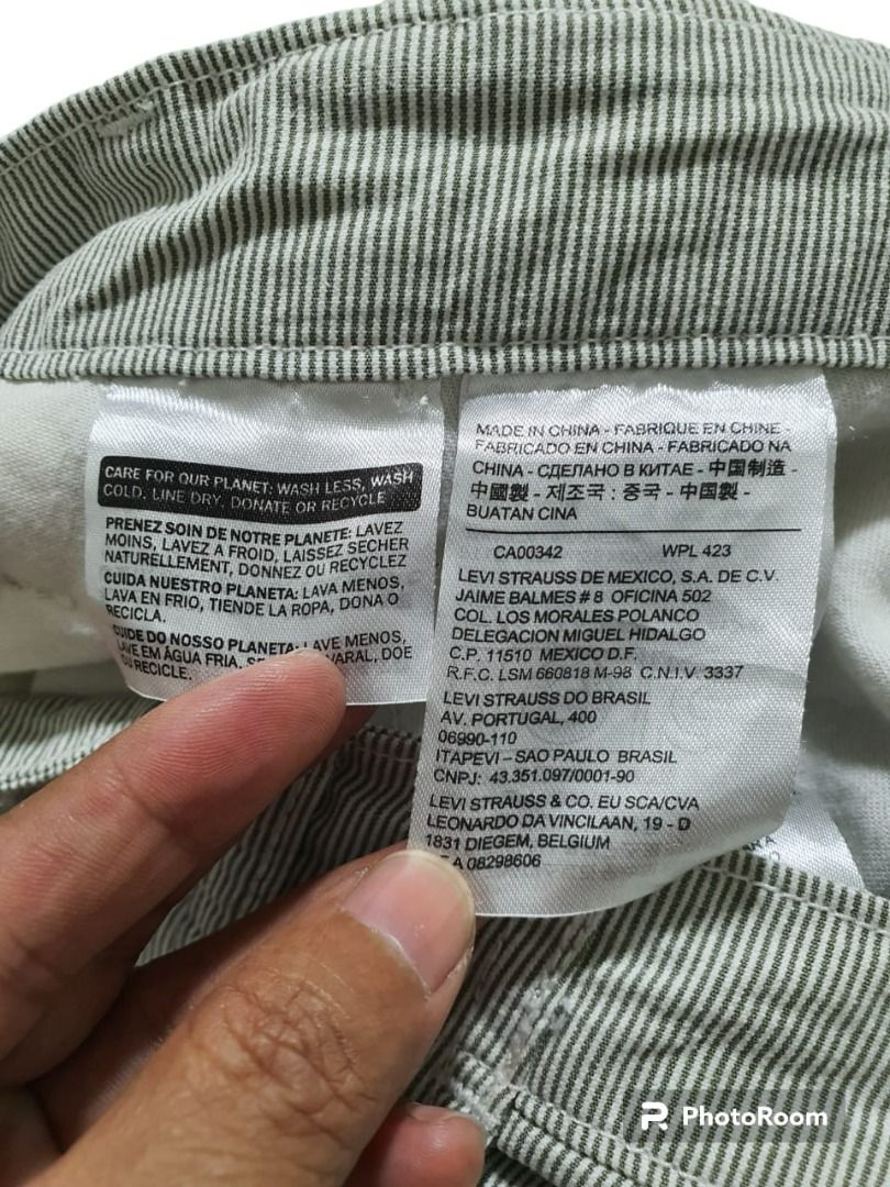 Levi shorts size hotsell 23