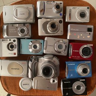 LOT 15 Digital Cameras (AS IS)