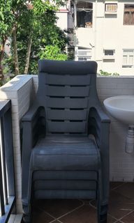 Lot of 4 outdoor chairs