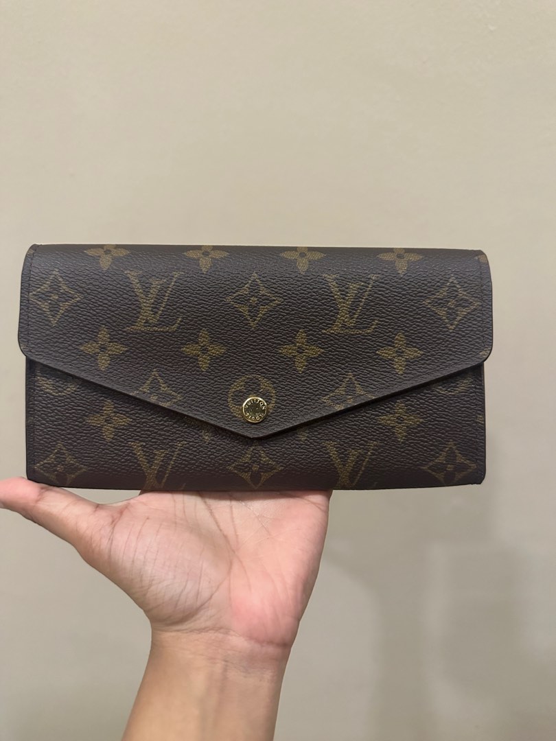 LOUIS VUITTON LV JAMES WALLET M60251, Luxury, Bags & Wallets on Carousell