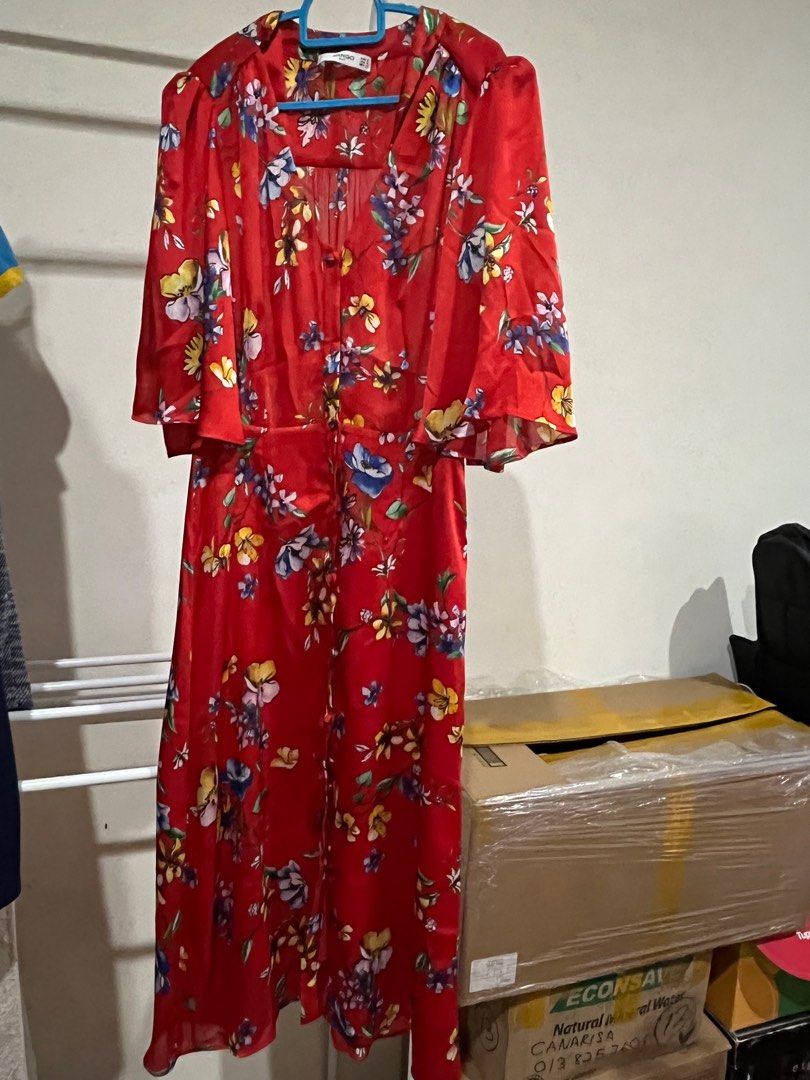 Mango (Category: Evening Dresses & Gowns) located in Skudai. Submitted by bronzekitten82 (Listing ID 1267302237, Image 3). Description: .