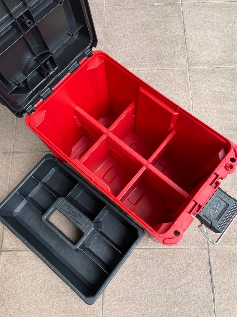 MILWAUKEE PACKOUT™ Compact Tool Box (48-22-8422