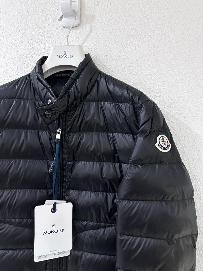 Moncler Acorus Short Down Jacket for Men in Black 1A10600 53029 999 Size 1 Carousell