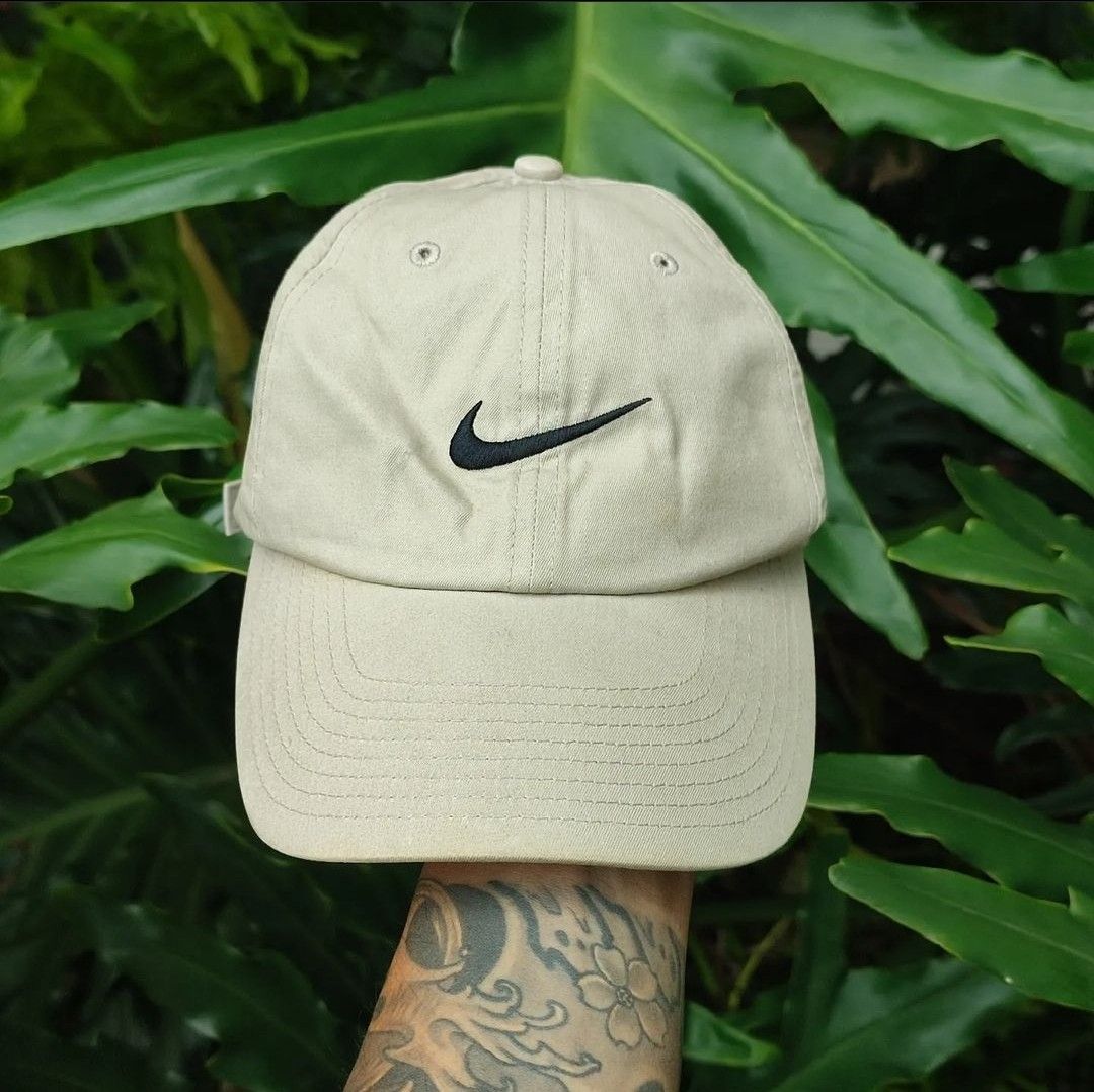 NIKE TIGER WOODS GOLF DADDY CAP Men s Fashion Watches