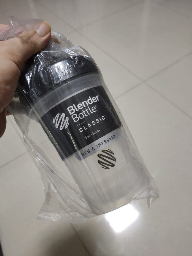 BlenderBottle Classic Loop Top Shaker Bottle, 20oz, Clear/Black