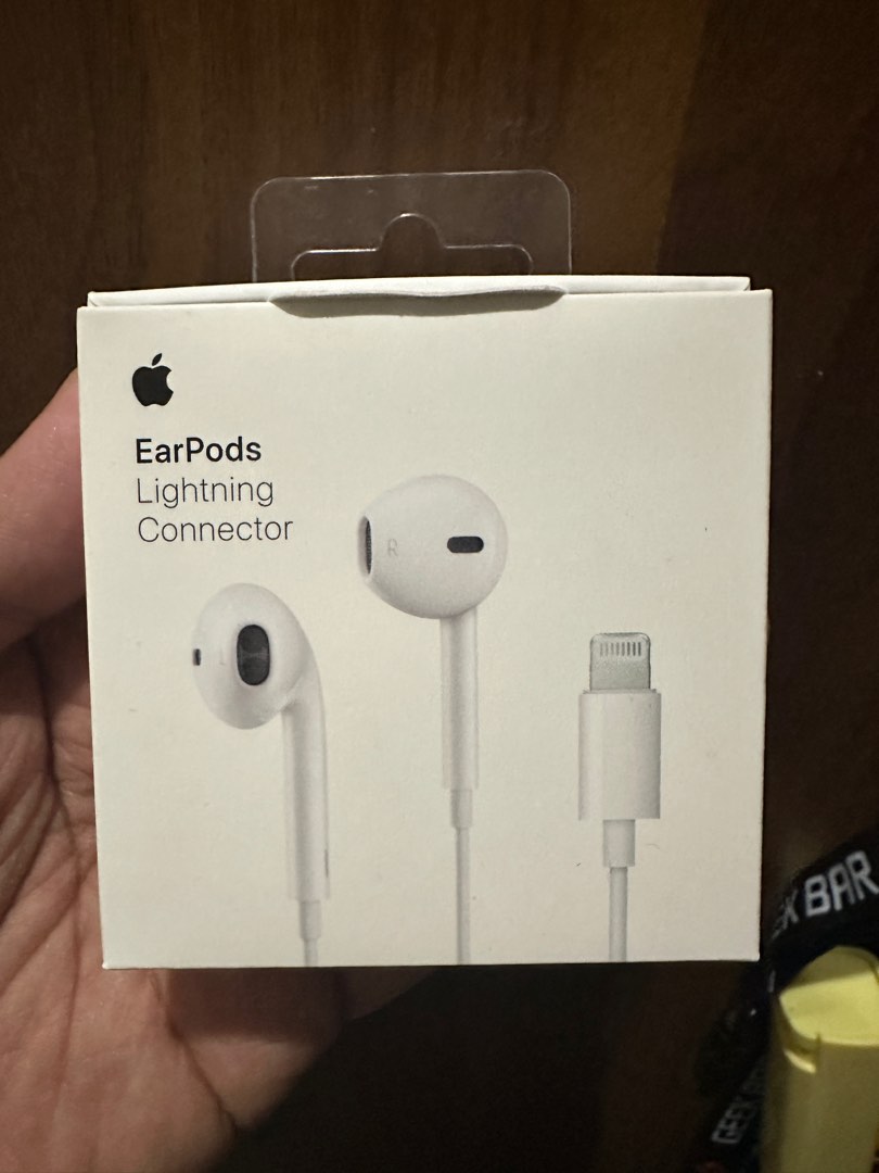 Original Earphone (Lightning) , Audio, Earphones on Carousell