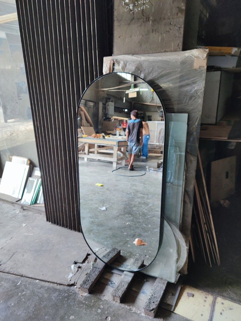 Oval Mirror whole body (Category: Mirrors) located in Malabon City. Submitted by mirrors.ph (Listing ID 1267226106, Image 3). Description: Oval mirror with black aluminum frame and plywood backing using 6mm thick copper free mirror with back hooks 1pc. 70cm W x 150cm H P3575.