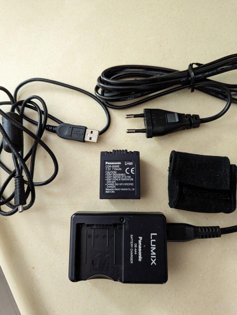 Panasonic Lumix DEA44 battery charger and battery, Photography