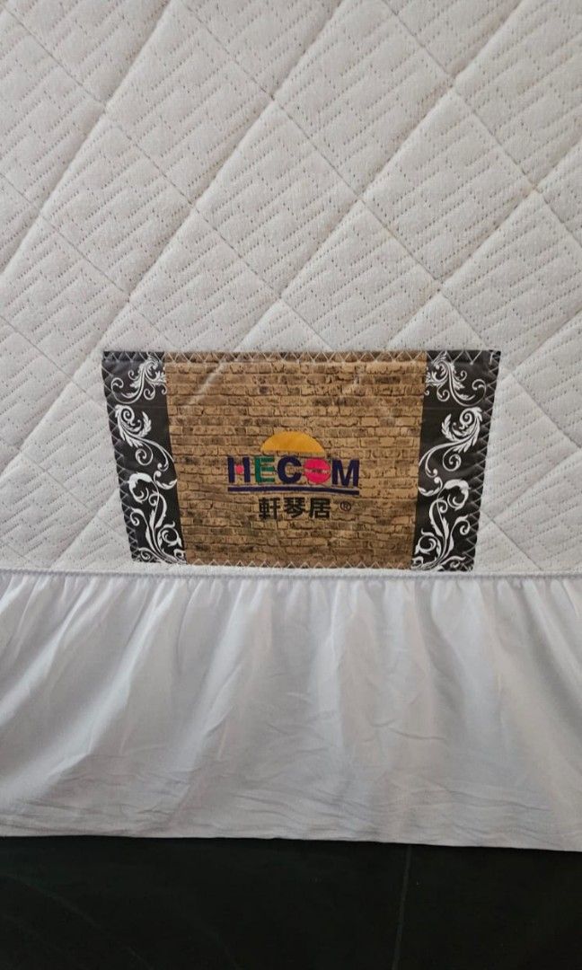 Picket&Rail Solid Oak Woods Queen Bedframe (350)) + 150 Foam