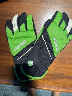 Preloved ski gloves for children