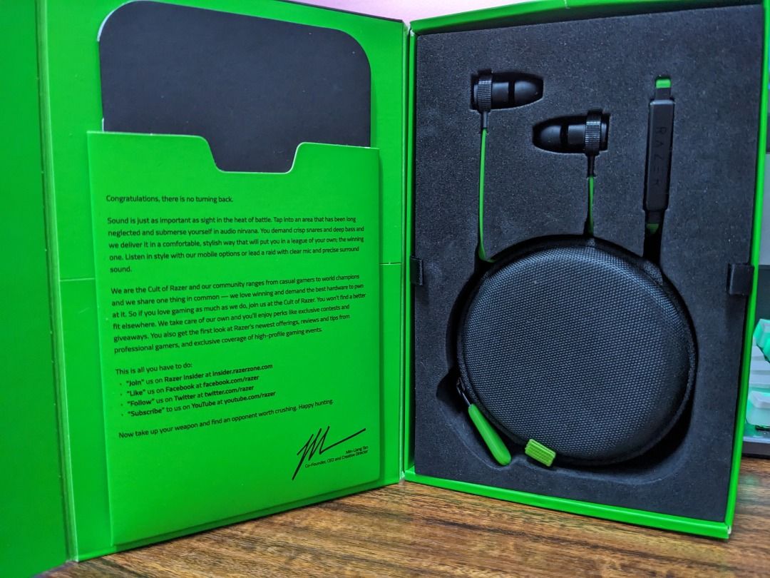 Razer hammerhead pro v2 vs hyperx cloud 2025 earbuds