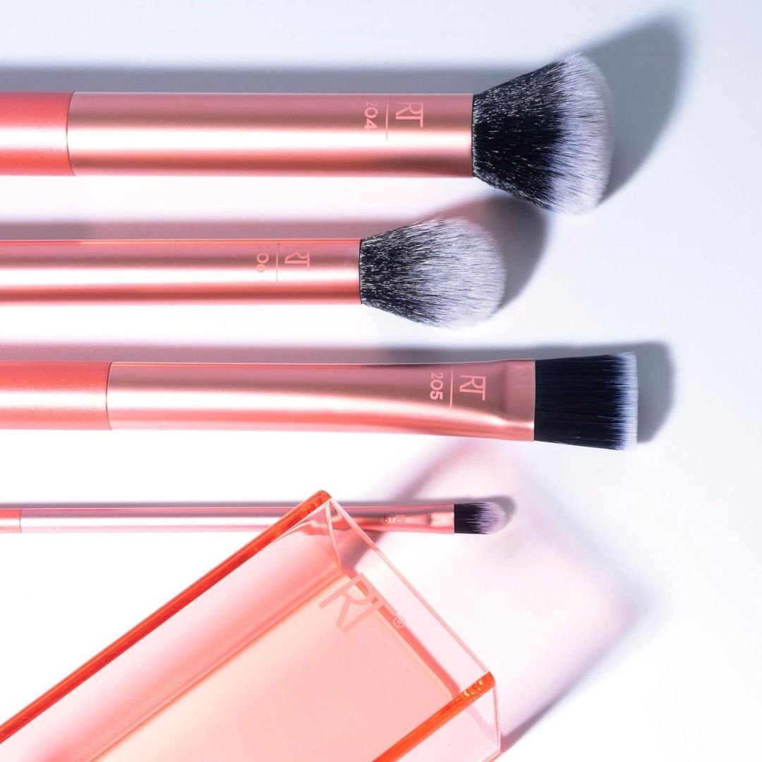 REAL TECHNIQUES Brush Sets Flawless Base Set (Category: Makeup) located in Quezon City. Submitted by happyfactoryph (Listing ID 1132354635, Image 3). Description: REAL TECHNIQUES Brush Sets Flawless Base Set – P1690 (from P3000) ⁣ Product Details: Real Techniques Flawless Base Brush Set includes the 206 Contour Brush, 207 Detailer Brush, 204 Buffing Brush, and 205 Square Foundation Brush for creating a perfect canvas. Each brush in this set has s