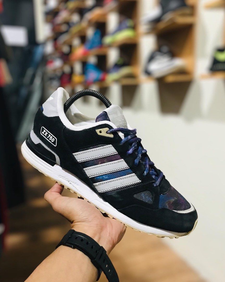 Sepatu adidas on sale zx750