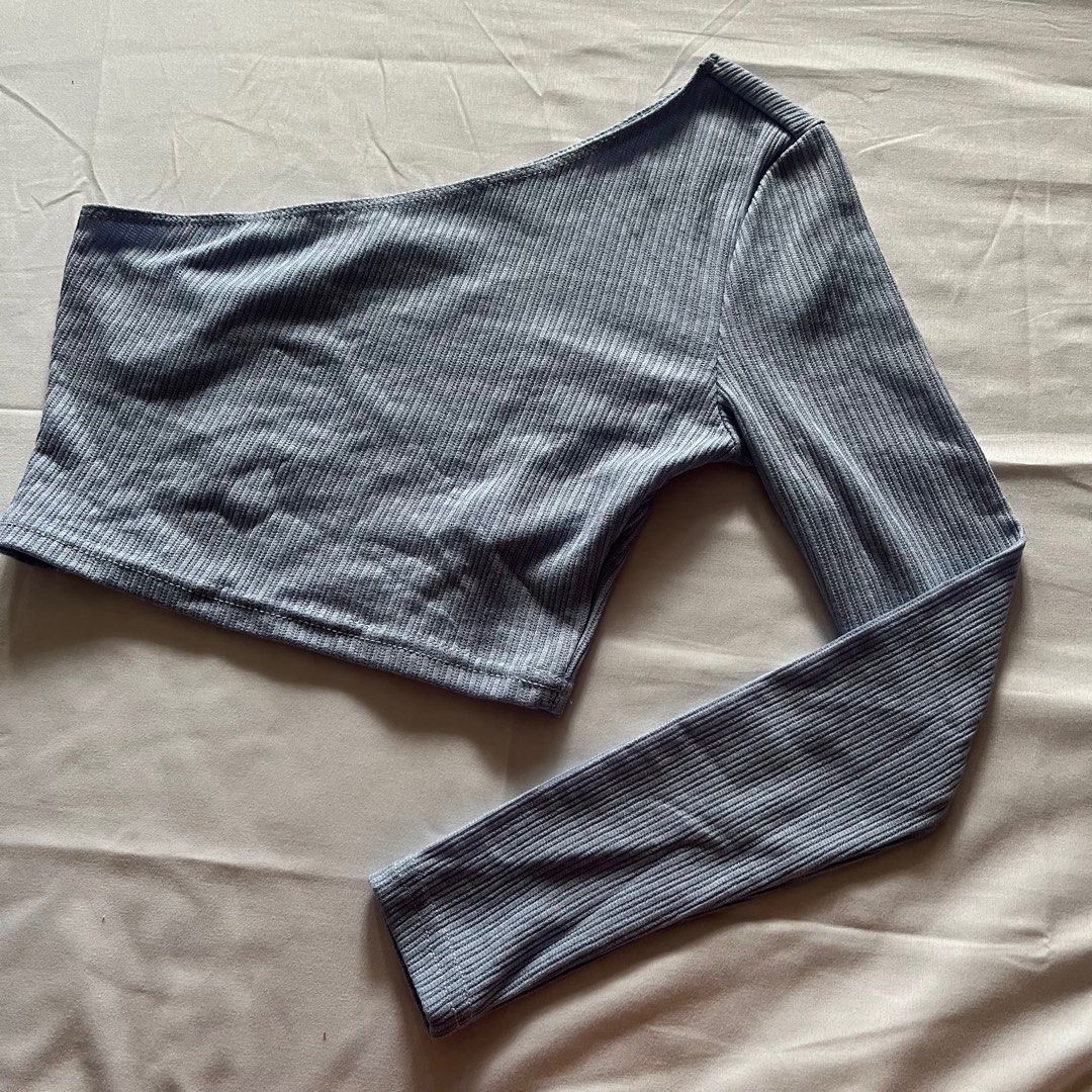 Shein Blue One Shoulder Longsleeve Crop Top (Category: Longsleeves) located in Pasig City. Submitted by sichi.ph (Listing ID 1267273009, Image 2). Description: .
