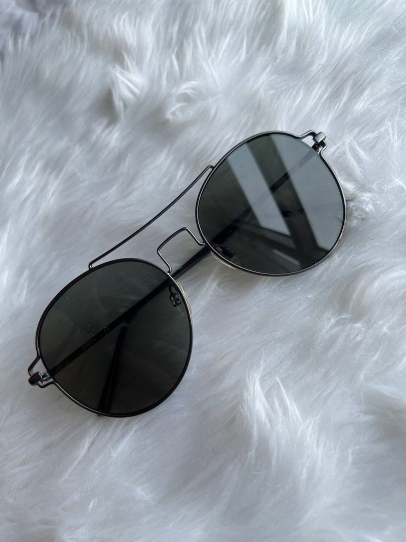 Sprinto shades (Category: Sunglasses & Eyewear) located in Mandaluyong City. Submitted by cheesecaked (Listing ID 1267363726, Image 1). Description: SRP: 1295 .