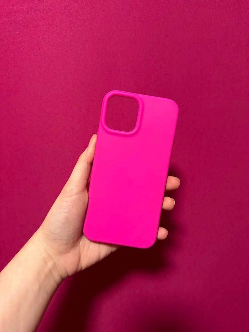 Tech21 EvoSlim Hot Pink case for iPhone 12/pro (Category: Cases & Sleeves) located in Manila. Submitted by tdv924 (Listing ID 1267236284, Image 1). Description: Tech21 Evo Slim - Hot Pink With minimal flaws at the back but not noticeable For iPhone 12/pro With box.