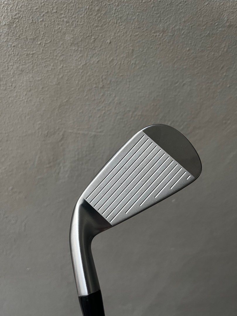 Titleist U505 2 iron, Sports Equipment, Sports & Games, Golf on Carousell