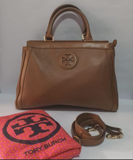 TB Cossbody Bag
With DB Ori 
sz : 31x25x 8 cm (langsung owner)