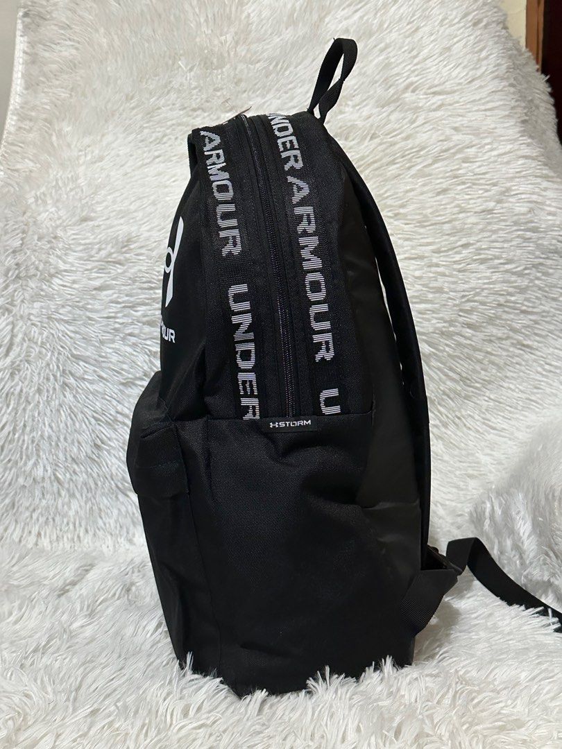 Under armour backpack (Category: Backpacks) located in Pasig City. Submitted by jackie_ginger (Listing ID 1267366440, Image 2). Description: Onhand with tag 💯orig from US.