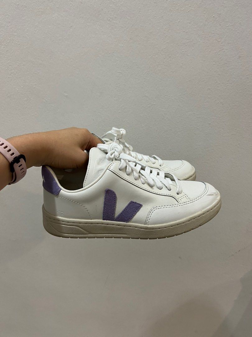 Buy veja trainers uk best sale