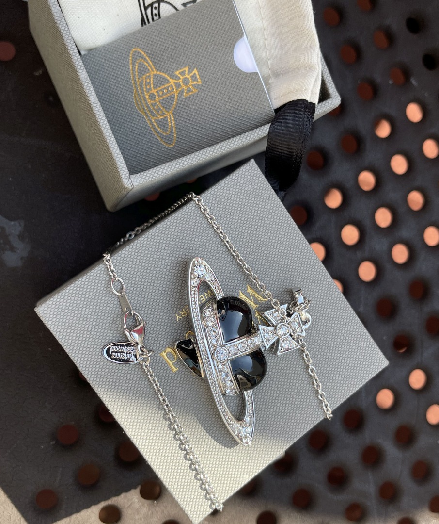 Vivienne Westwood Diamante Heart Orb Necklace, 女裝, 飾物及配件