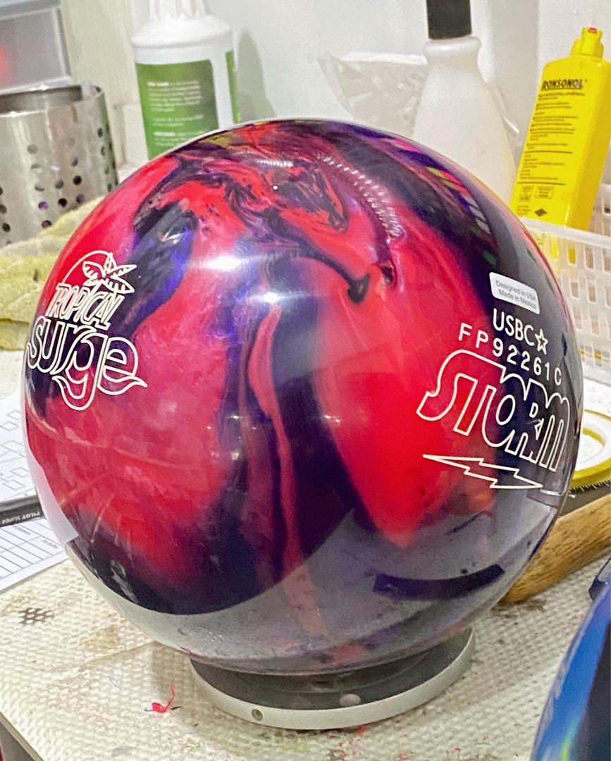 wts storm tropical surge bowling ball (14 pounds), Sports Equipment, Sports & Games, Billiards