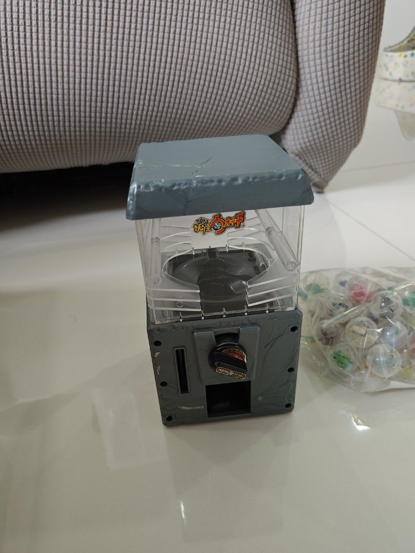 Yo-kai watch gacha toy vending machine + capsules and figurines ...