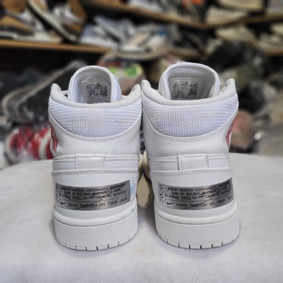 Air jordan 1 mid se hotsell nike swoosh on tour