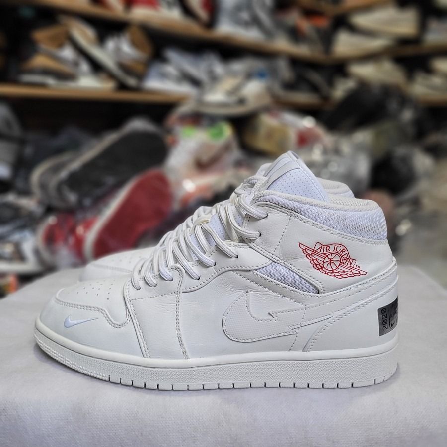 43 NIKE AIR JORDAN 1 MID SE NIKE SWOOSH ON TOUR SEPATU NIKE AIR JORDAN A 345 KAKIKECE.STORE SDBHDSB Fesyen Pria Sepatu Sneakers di Carousell