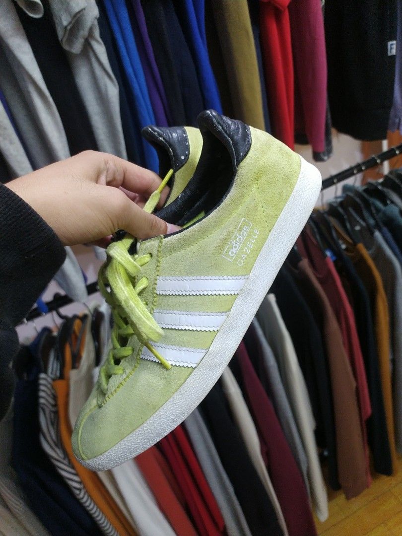 Adidas Gazzele, Fesyen Pria, Sepatu , Sneakers di Carousell
