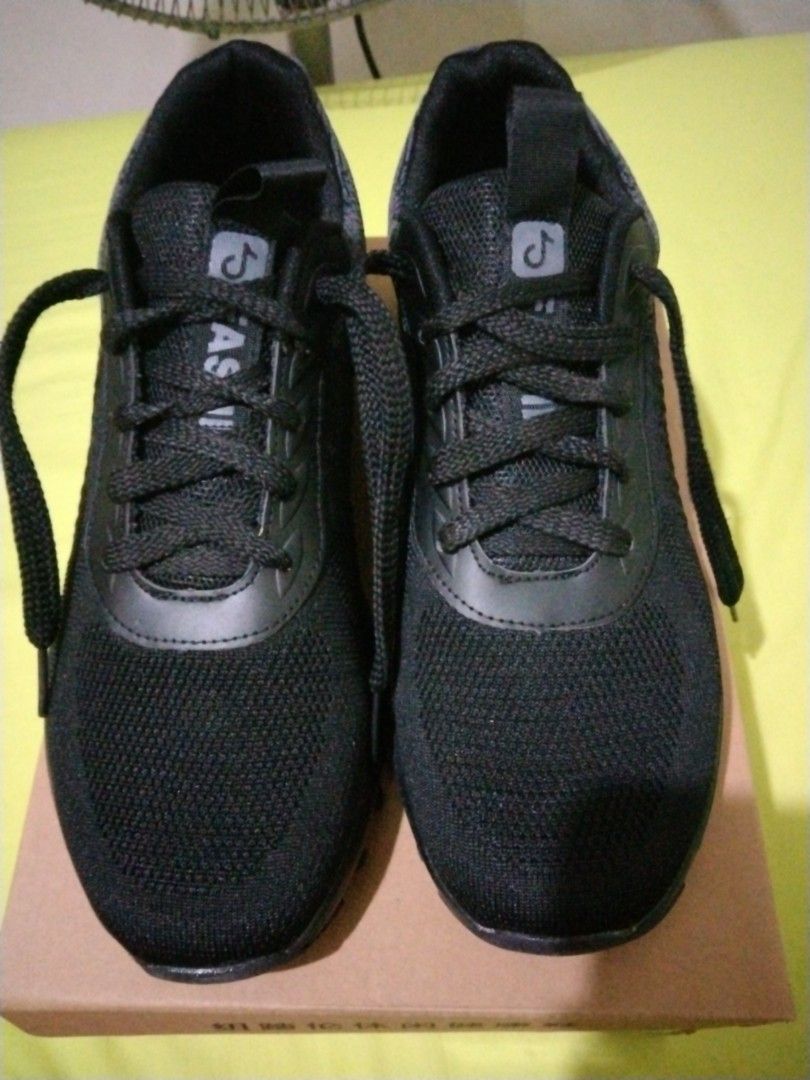 Black Running Shoes, Men's Fashion, Footwear, Sneakers on Carousell