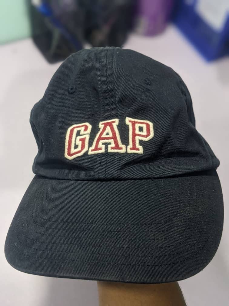 Cap GAP (Category: Cap & Hats) located in Kuala Terengganu. Submitted by vinstrugs (Listing ID 1267531513, Image 2). Description: Cap GAP jenis bersudu standard size condition 8/10 Rm30 termasuk pos.
