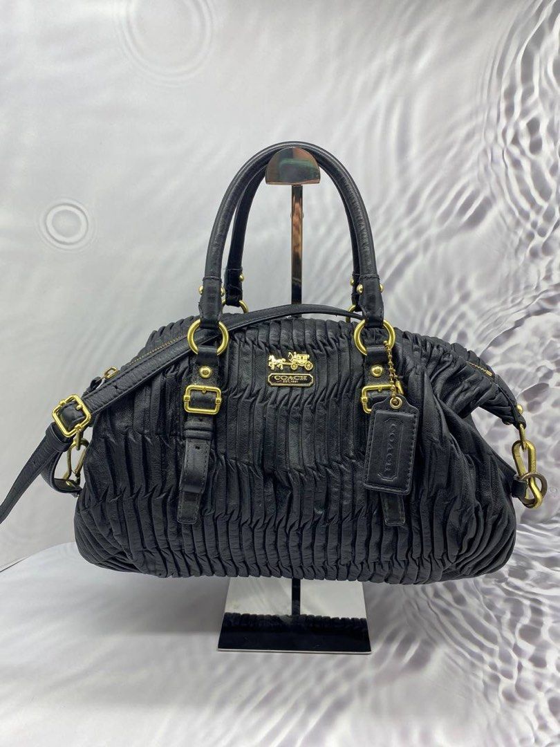 Black coach satchel 2025 purse