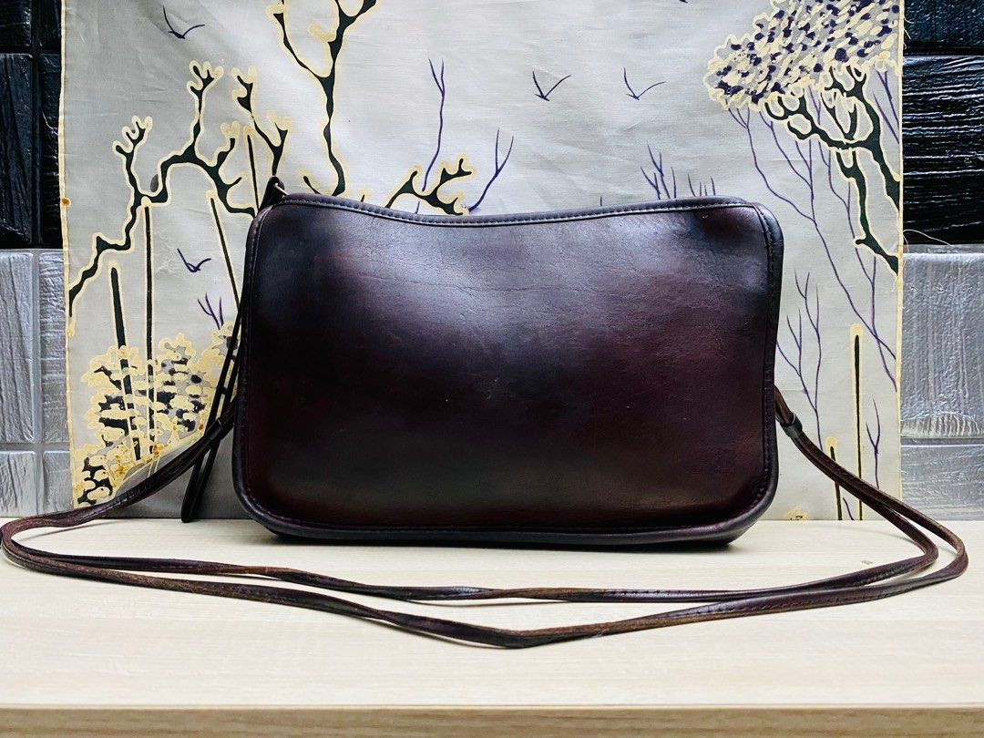 SALE Coach vintage USA clutch slingbag