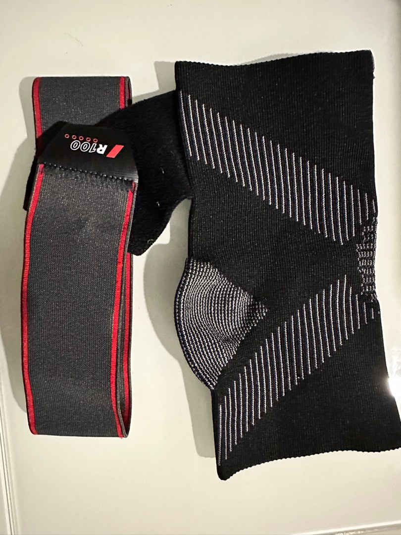 Decathlon Adjustable Ankle Support / Ankle Ligament Brace R100 Black