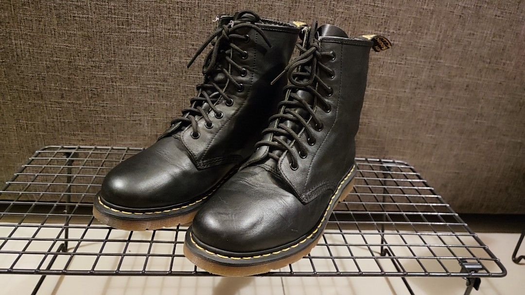 Dr. martens newton 8 store eye boots black leather