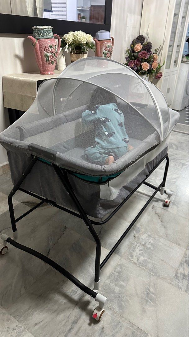 EXTRA LARGE BABY CRIB BED SIDE SLEEPER