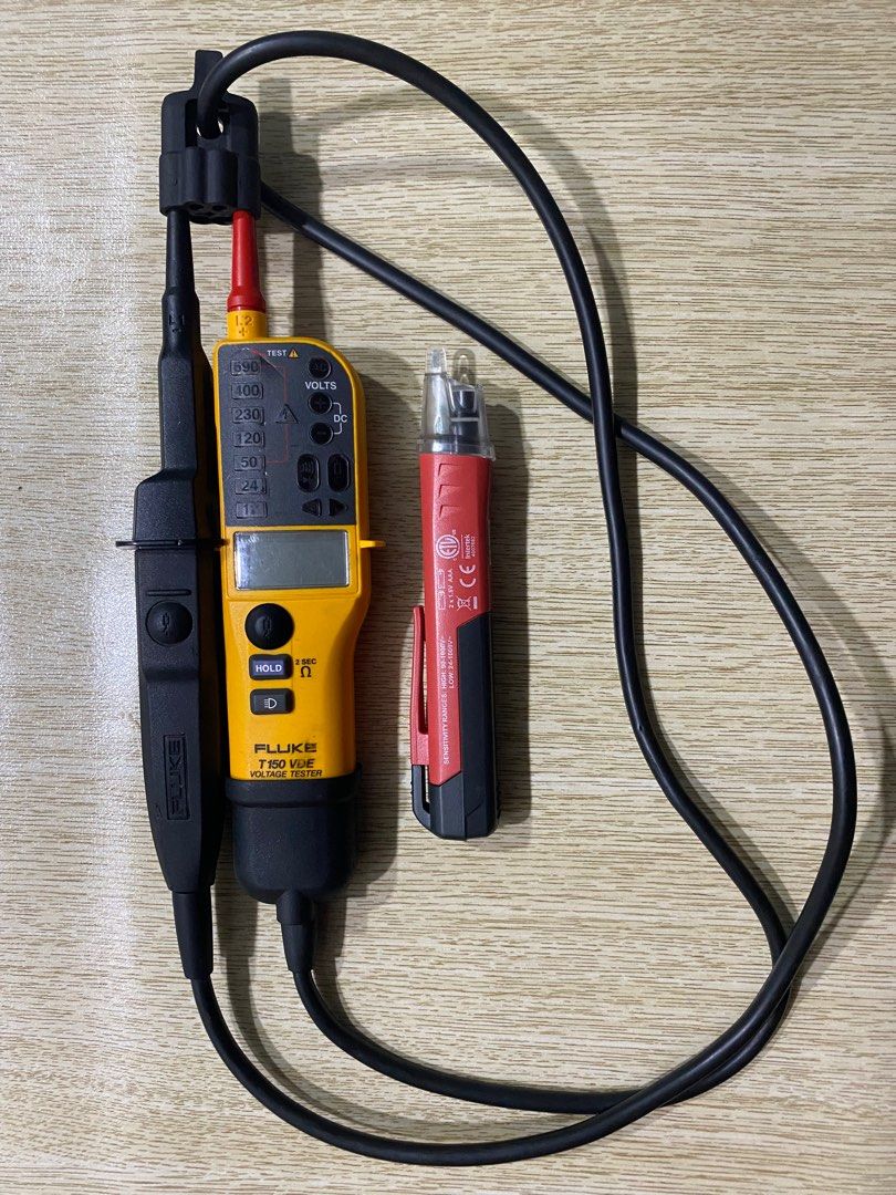 Fluke clamp meter & fluke voltage tester, Everything Else, Others on Carousell