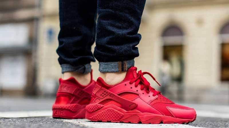 Triple red 2025 huaraches for sale