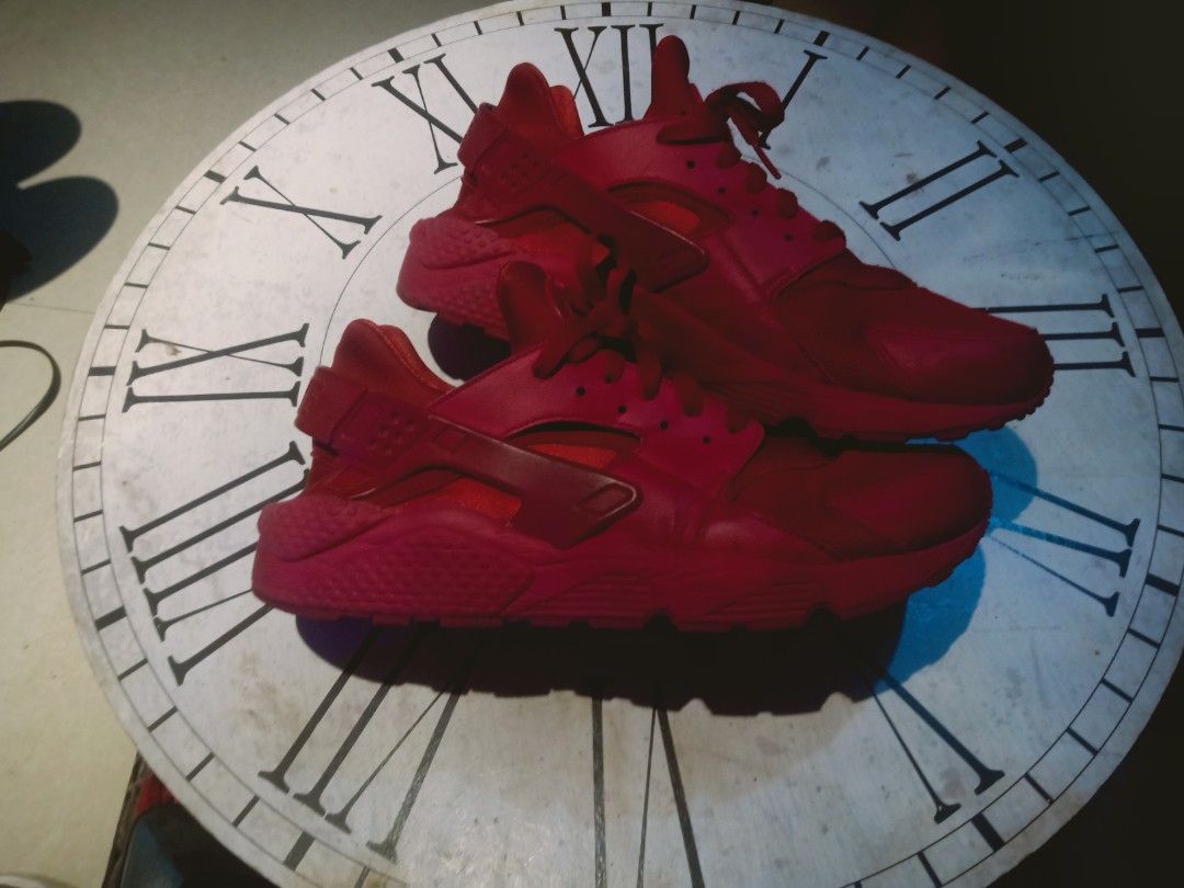 Air huarache hotsell triple red