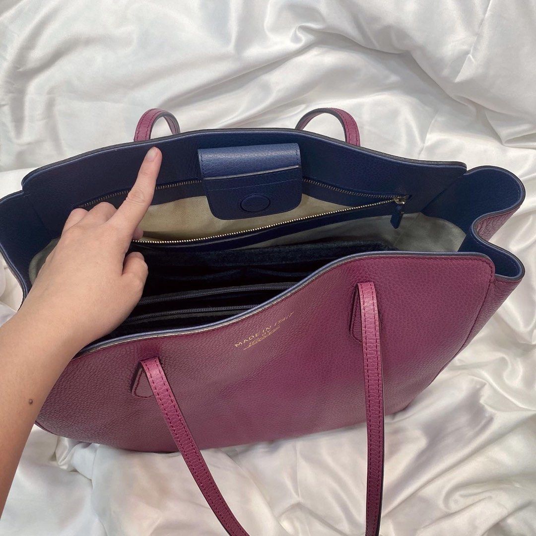 Gucci swing tote bag | Medium (Category: Luxury Bags & Wallets) located in Quezon City. Submitted by luxci.ph (Listing ID 1267403174, Image 3). Description: Gucci swing tote bag | Medium Original Nothing to declare No flaws Pristine condition With free bag organizer .