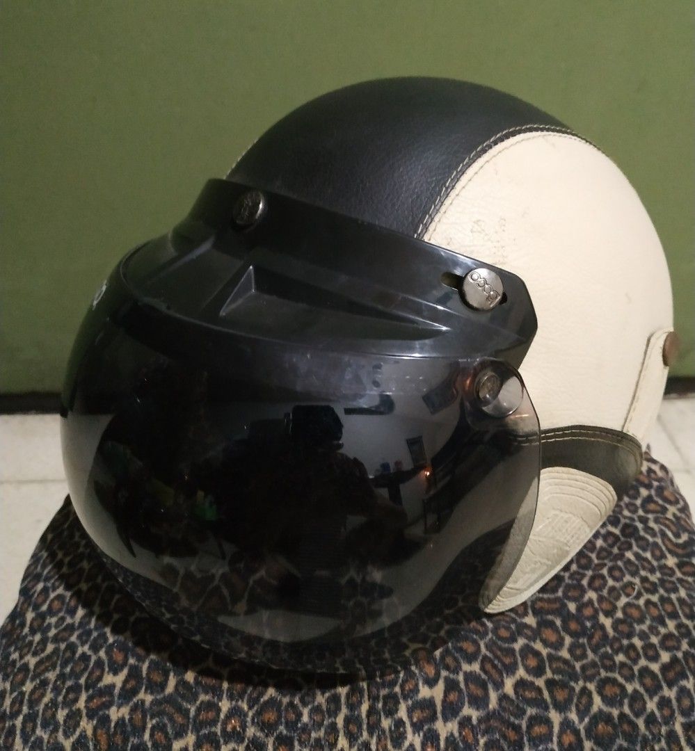 Helm 2025 retro original