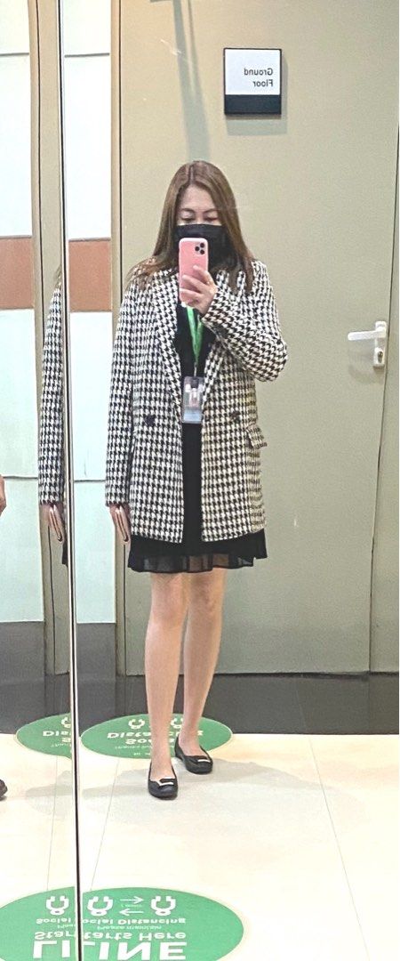 H&M tweed coat (Category: Coats, Jackets and Outerwear) located in Manila. Submitted by _junooo (Listing ID 1267472446, Image 3). Description: Rfs - decluttering No flaws Used once or twice.